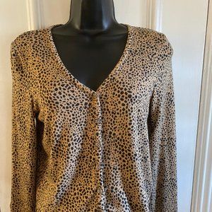 American Eagle Brand V Neck Tiger Print Sweater Size S